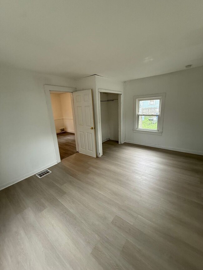 Building Photo - SECTION 8 & EDEN ACCEPTED!! Newly Renovated 3br 2ba Home - 2 Story SFH