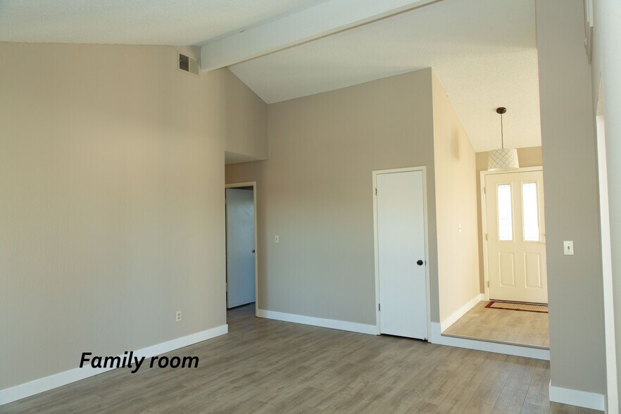 Family room - 2229 San Remo Way