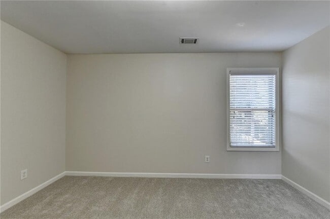 Building Photo - 522 Suwanee Oaks Dr NE