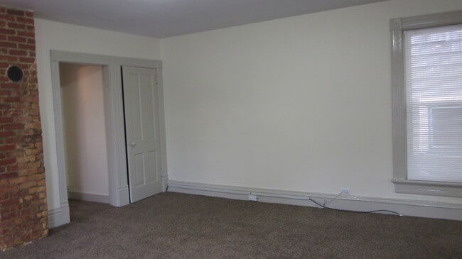 Building Photo - 209 W Dewald St