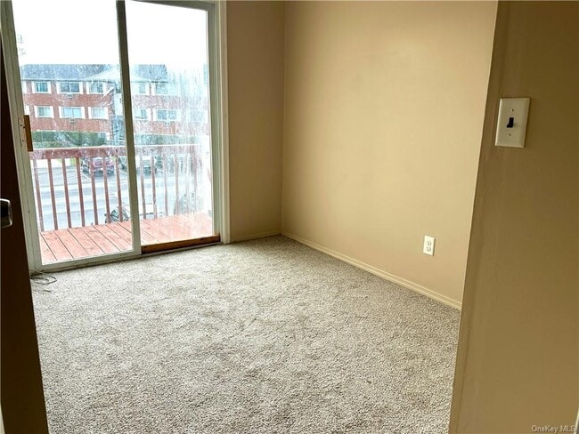 Building Photo - 210 Country Club Dr