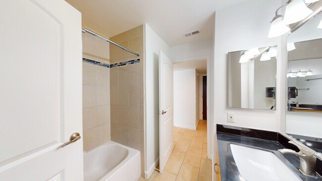 Building Photo - 37-1 Clay Ct-37