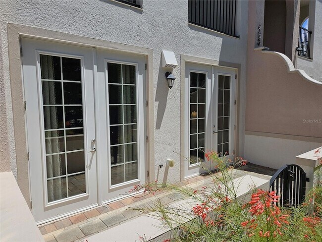 Building Photo - 461 Nokomis Ave S