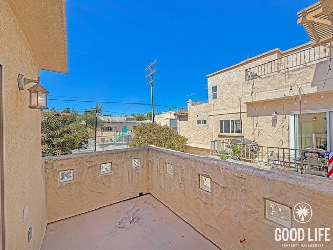 Building Photo - Stunning 3BD/3BA W/ A/C, Attached Garage, and In-Unit Laundry in Pacific Beach!