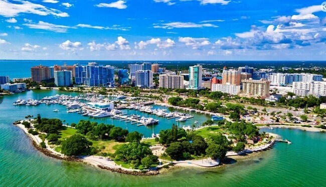 Building Photo - 1833 Pandora Dr