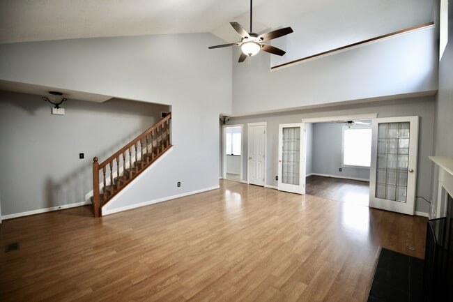 Building Photo - 4400 Greensbury Dr