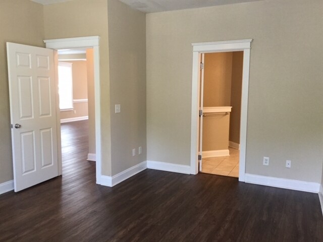 Building Photo - 1304 Carol Oaks Dr