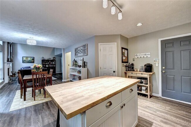 Building Photo - 3680 Oak Park Dr