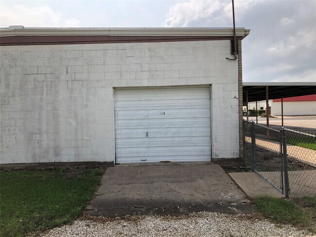 Building Photo - 1113 Lawrence St