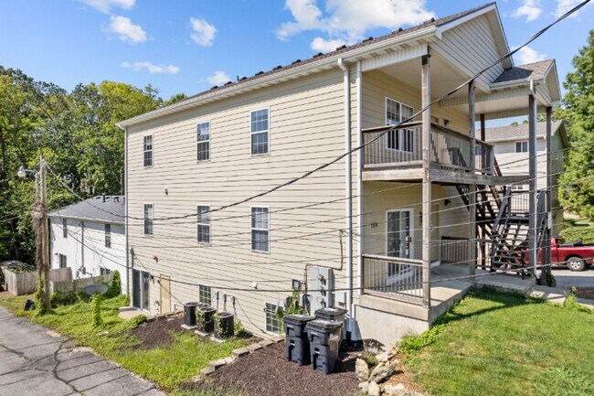 Building Photo - 3BR/2BA ON EAST CAMPUS!