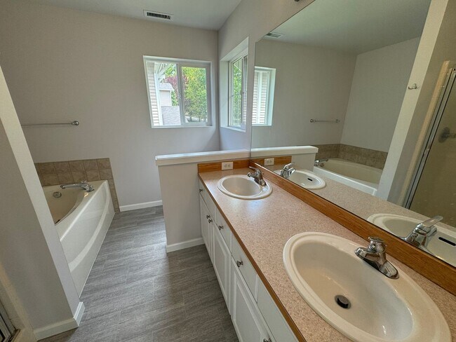 Building Photo - 4bd/3ba Snoqualmie House