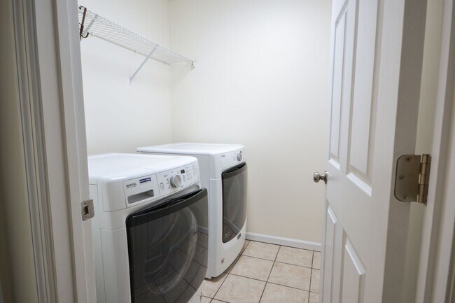 Building Photo - Escoba Bay Community- 3 Bedroom PLUS Bonus Room