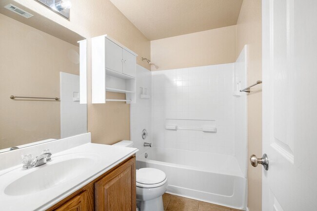 Building Photo - 3 Bedroom, 2 Bath Home in the Village of Berry Creek