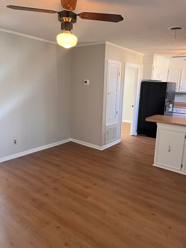 Building Photo - Adorable Ranch in Evans close to all schools