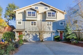 Building Photo - Lovely 3 bed, 2.5 Bathroom Magnolia Tonwnh...
