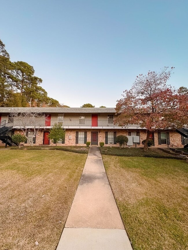 Building Photo - 2 bed Condo in Central Longview