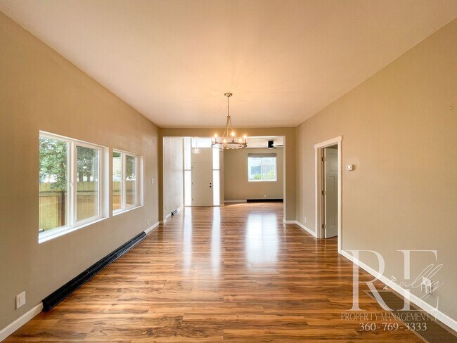 Building Photo - 3BR Bremerton Home with Vintage Charm & Mo...