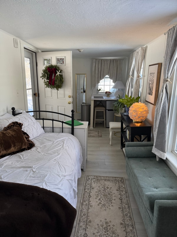 Building Photo - 125 Shore St