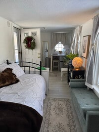 Building Photo - 125 Shore St