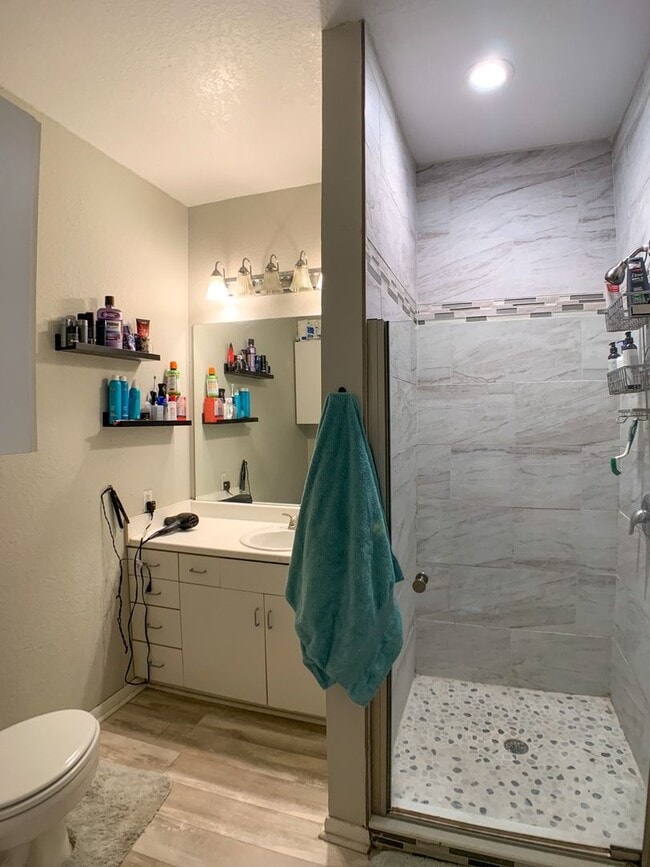 Building Photo - Great 1 Bedroom / 1 Bathroom Condo in Downtown Orlando!