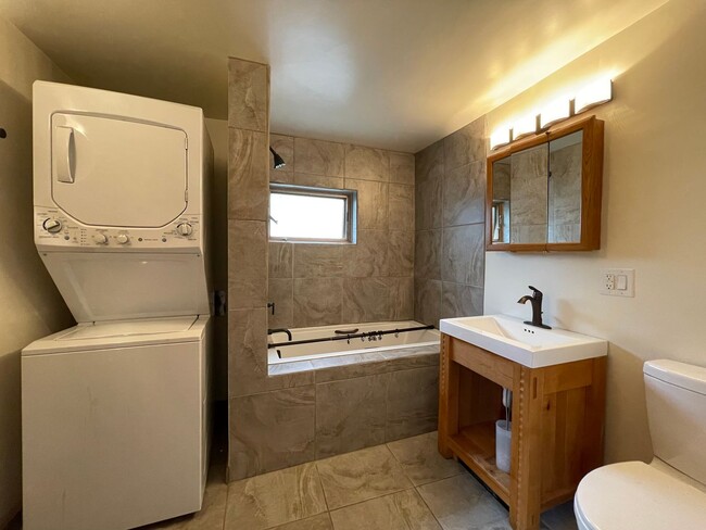 Building Photo - 703 Alto St