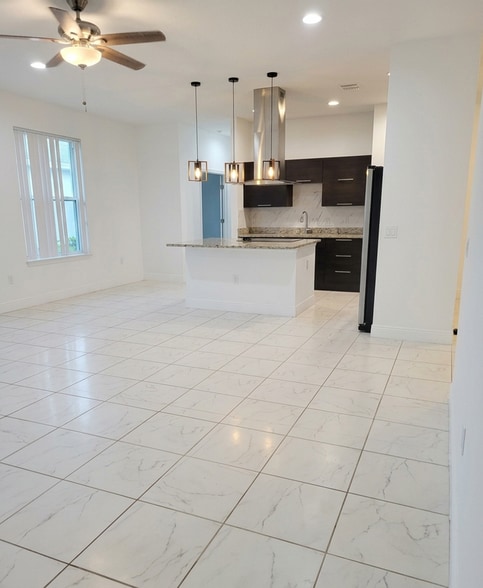 Building Photo - 5 Flatfish Dr