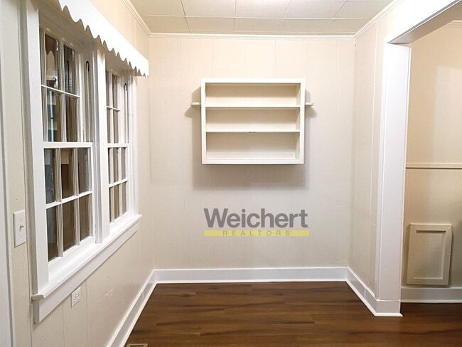 Building Photo - Charming 2BR/1BA Home with Spacious Backyard