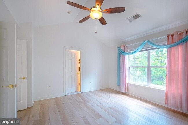 Building Photo - 8199 Glade Bank Dr