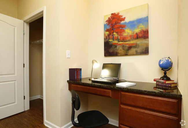 2BR, 2BA - 1073sf Buttonwood- Office Nook - Bristol Park