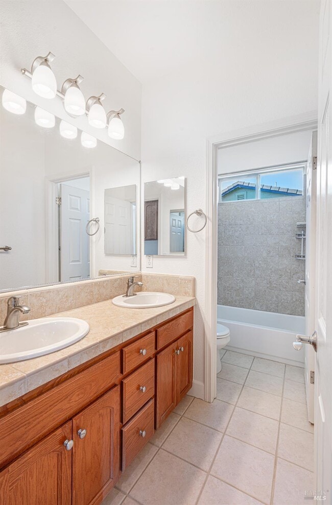 Building Photo - 525 Sauvignon Pl