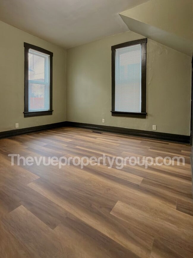 Building Photo - Charming Three-Bedroom with Garage & Fenced Yard