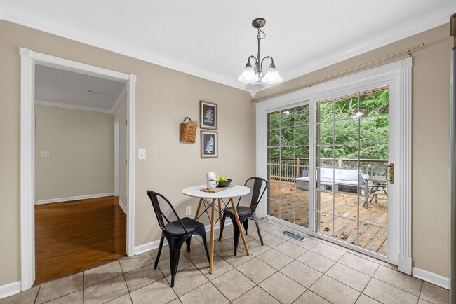 Building Photo - 114 Hickory Hill Dr