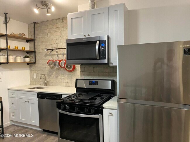 Building Photo - 95 Cooper Ave