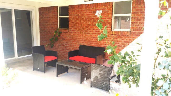 Building Photo - 418 Cottonwood Dr