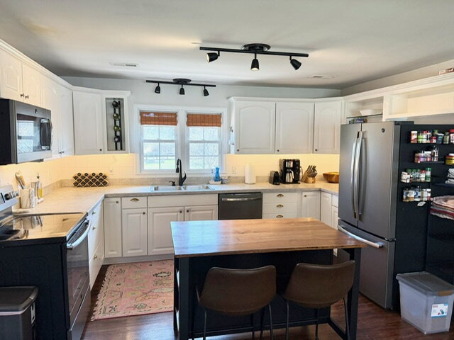 Building Photo - New Price! Available Now! Beautifully Renovated 3-Bedroom Rancher on Spacious Lot with Detached G...