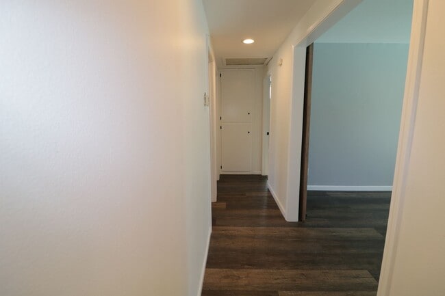 Building Photo - Beautiful 3/bedroom home in Canyon Country !