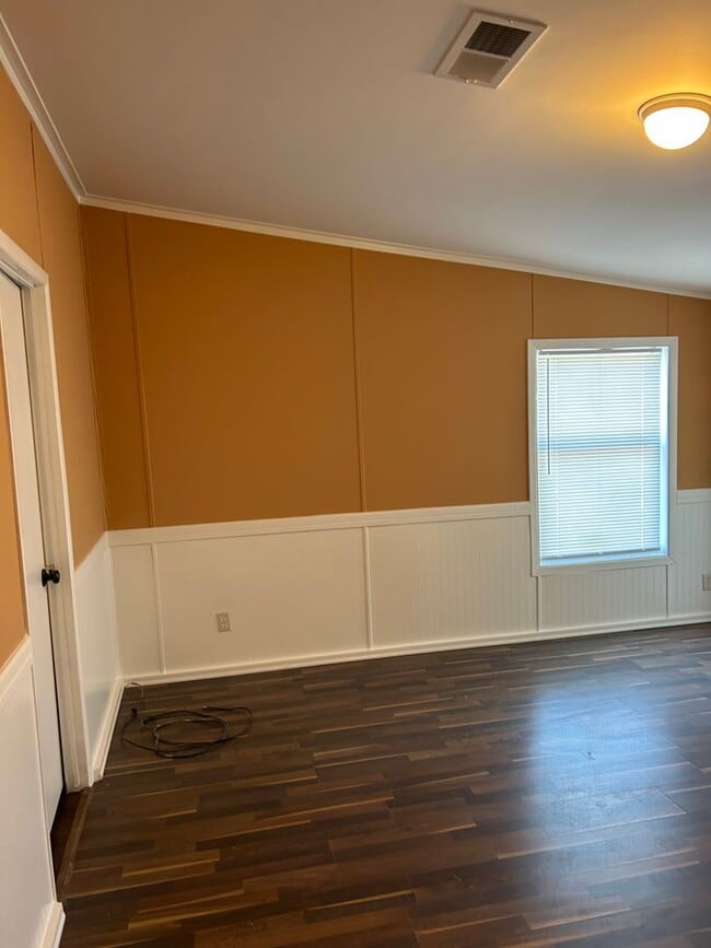 Building Photo - Spacious 4-Bedroom/2-Bath Mobile Home-Great Location!  Minutes to Eglin Air Force Base