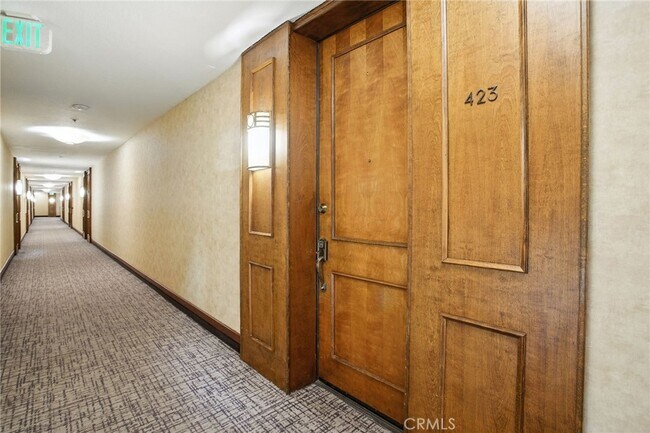 Building Photo - 121 S Hope St