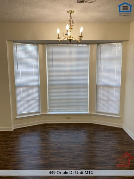 Building Photo - 449 Oriole Dr
