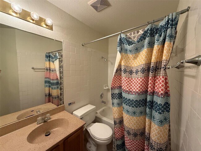 Building Photo - 916 Whitehall Dr