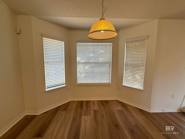 Building Photo - 24608 Tarpon Ln