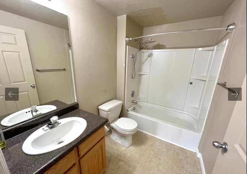 Building Photo - 175 Albion Village Way