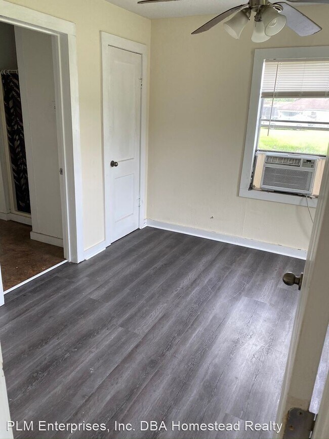 Building Photo - 2 br, 1 bath House - 211 FM 1406