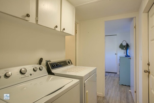 Building Photo - FURNISHED OFF-SEASON SHORT TERM RENTAL (UTILITIES INCLUDED w CAP)