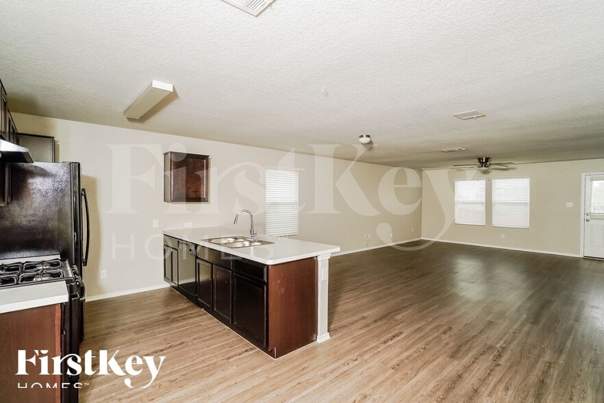 Building Photo - 1936 Heather Glen Dr