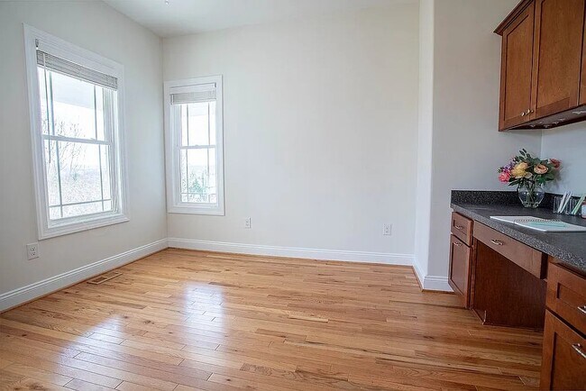 Building Photo - 361 Windsor Dr