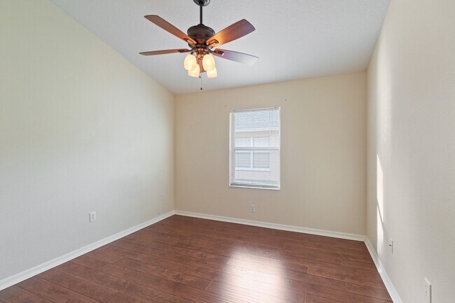Building Photo - 4 bed, 2 Bath New Tampa Home for Lease!