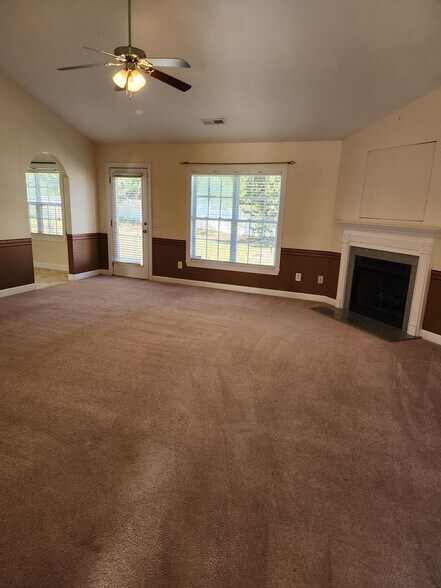 Building Photo - 176 Whispering Oaks Dr