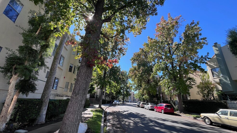 Building Photo - 5420 Sylmar Ave