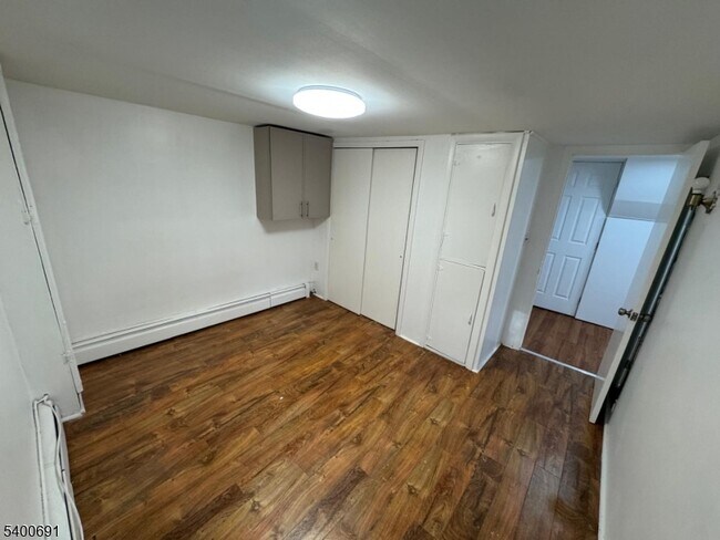 Building Photo - 22 Spring Ln